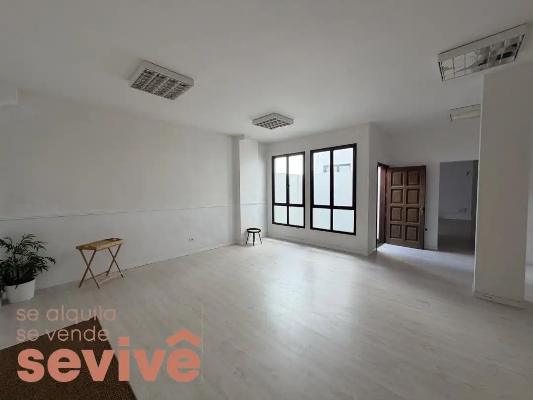 Sala d'estar de Oficina de lloguer en San Cristóbal de la Laguna amb Terrassa