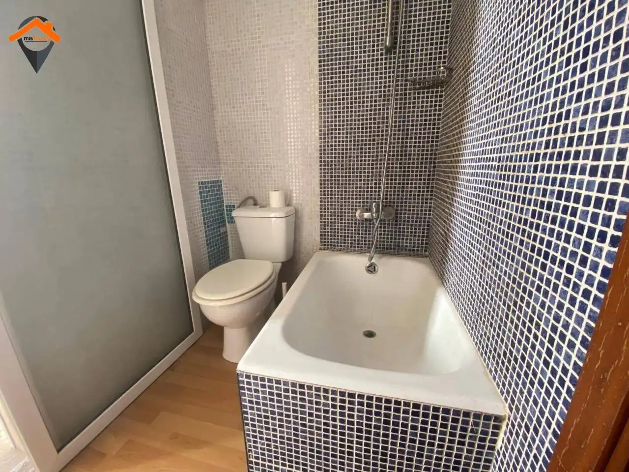 Baño de Piso en venta en Sabadell con Parquet y Amueblado