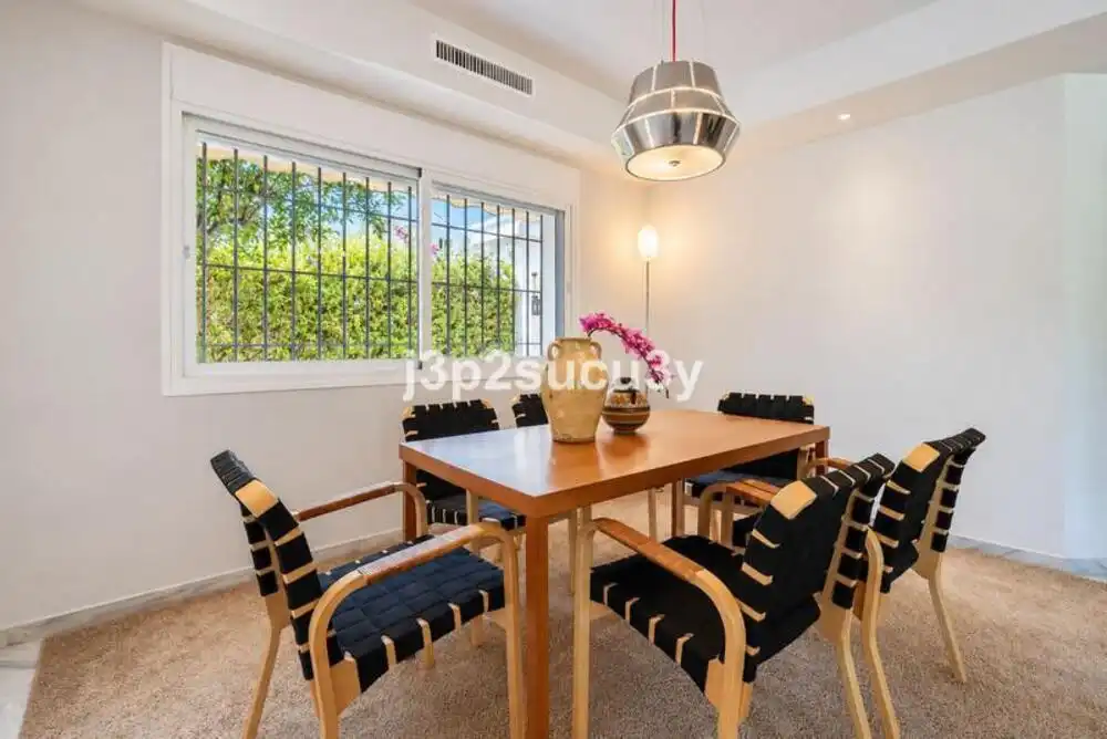 Menjador de Casa o xalet de lloguer en Marbella amb Aire condicionat, Jardí privat i Terrassa