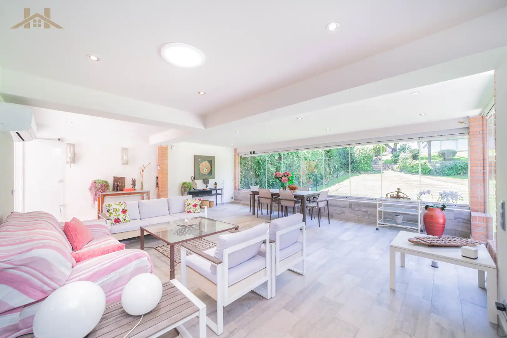 Sala d'estar de Casa o xalet en venda en Majadahonda amb Aire condicionat, Calefacció i Jardí privat