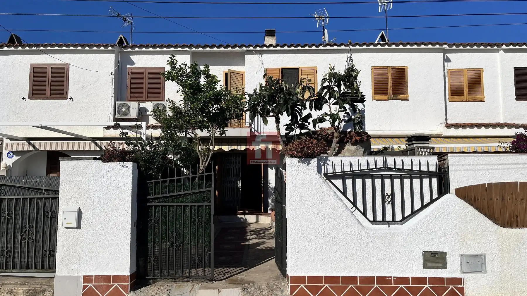 Vista exterior de Casa adosada en venta en Creixell con Balcón y Piscina comunitaria