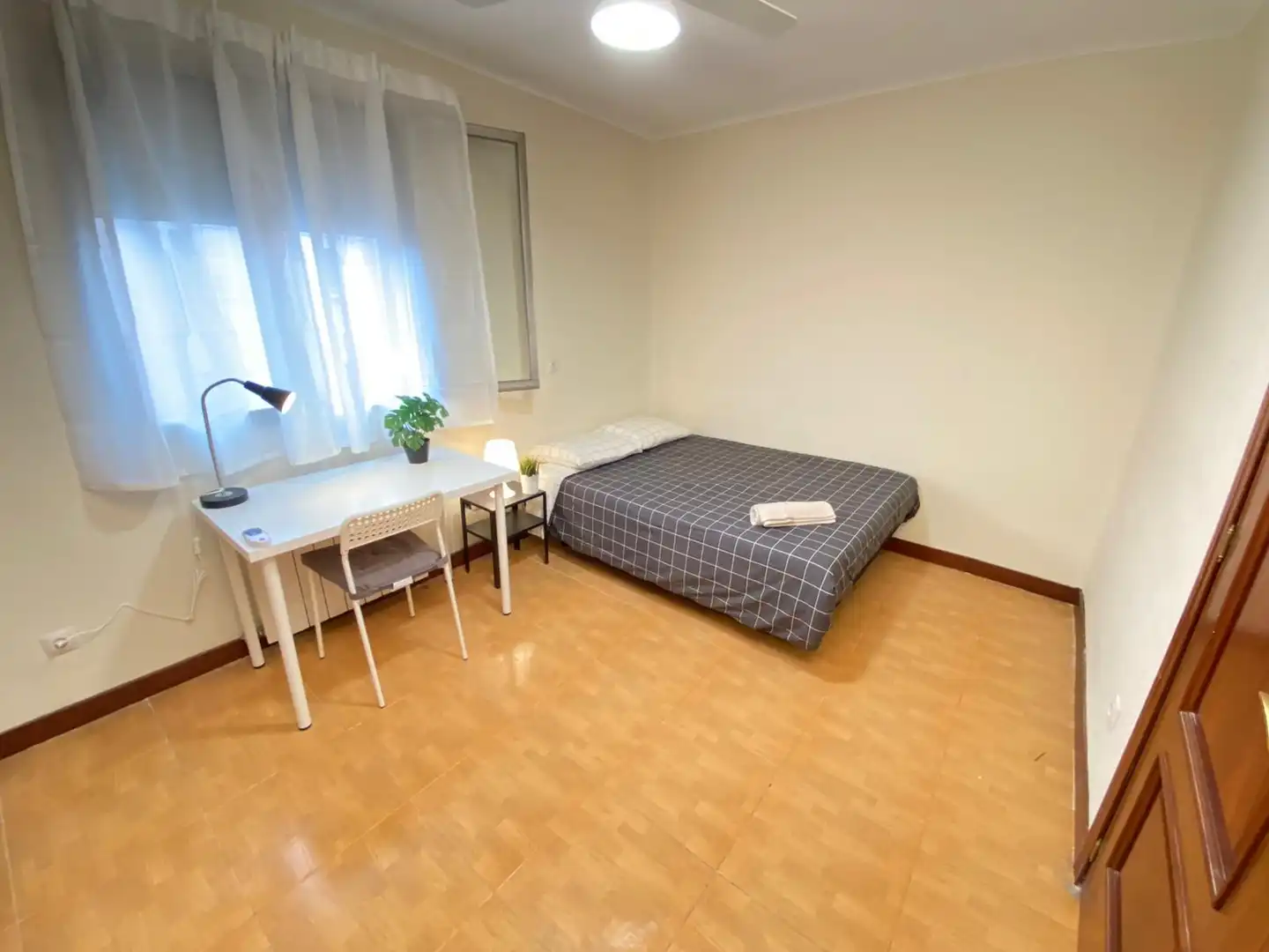 Room in Calle Pico de Alba, 2, Palomeras Bajas