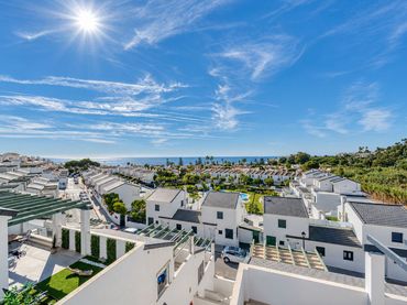 Duplex with pool for sale in Playa Bahía Dorada