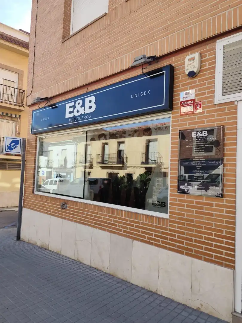 Vista exterior de Local en venda en Ciempozuelos amb Aire condicionat i Moblat