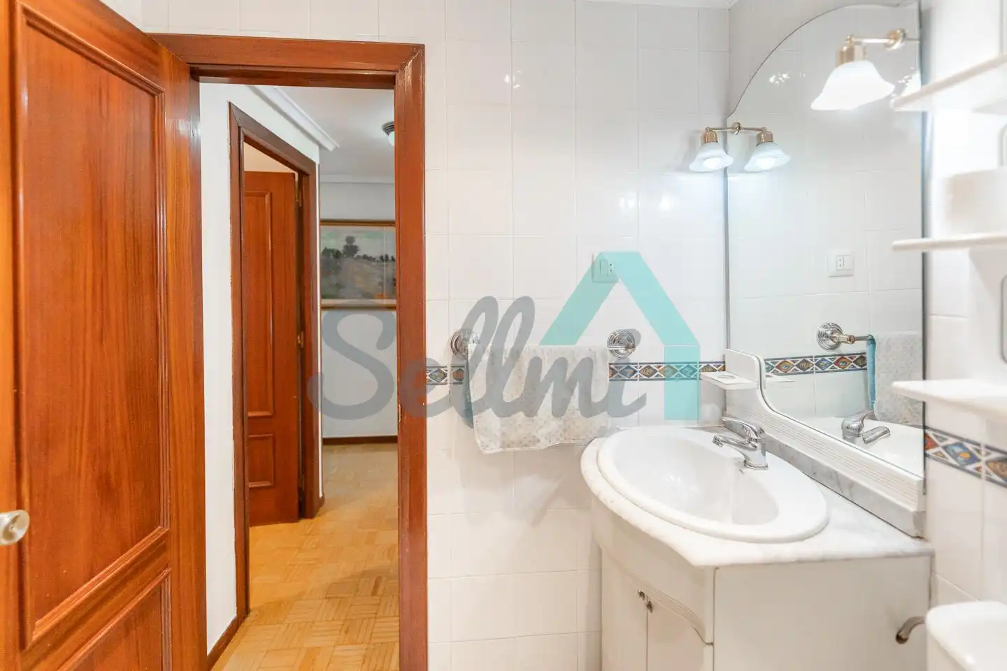 Bathroom of Flat for sale in Oviedo   with Heating and Parquet flooring