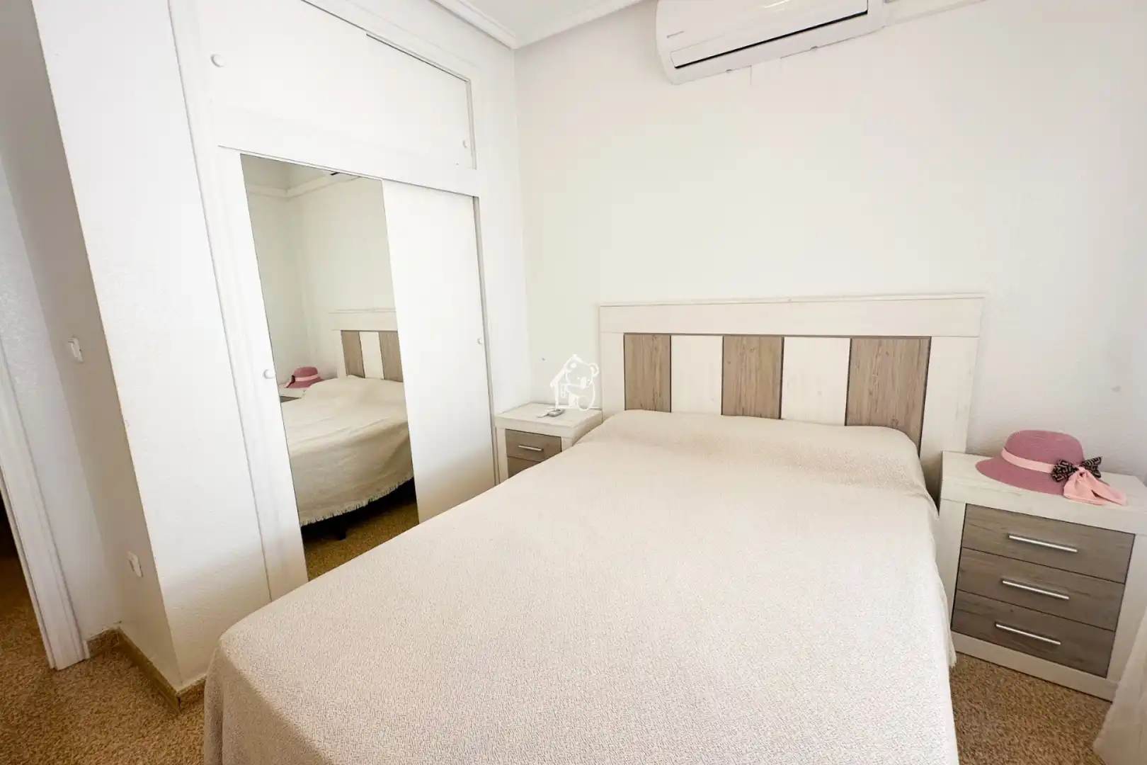 Habitación de Apartamento de alquiler en Guardamar del Segura con Aire acondicionado, Terraza y Amueblado