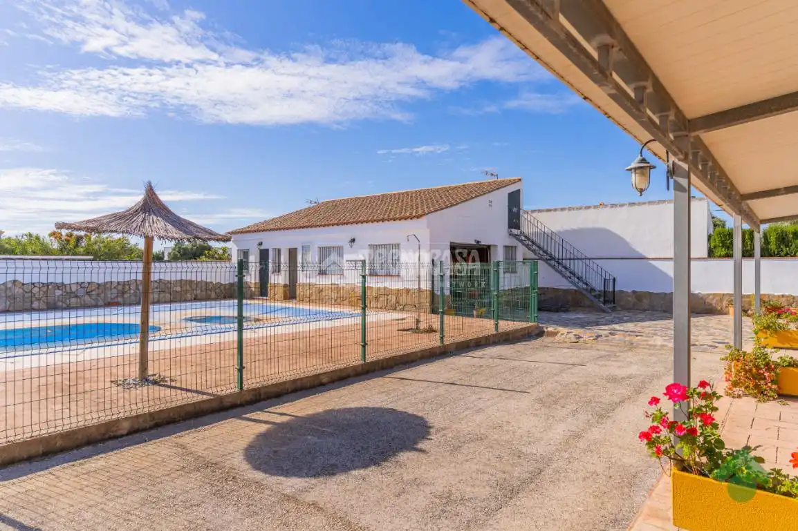Immobles singulars amb piscina en venda a Conil, imagen 17
