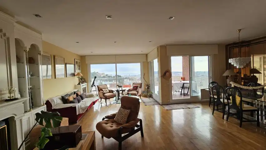 Sala d'estar de Casa o xalet en venda en Barcelona amb Aire condicionat, Calefacció i Jardí privat