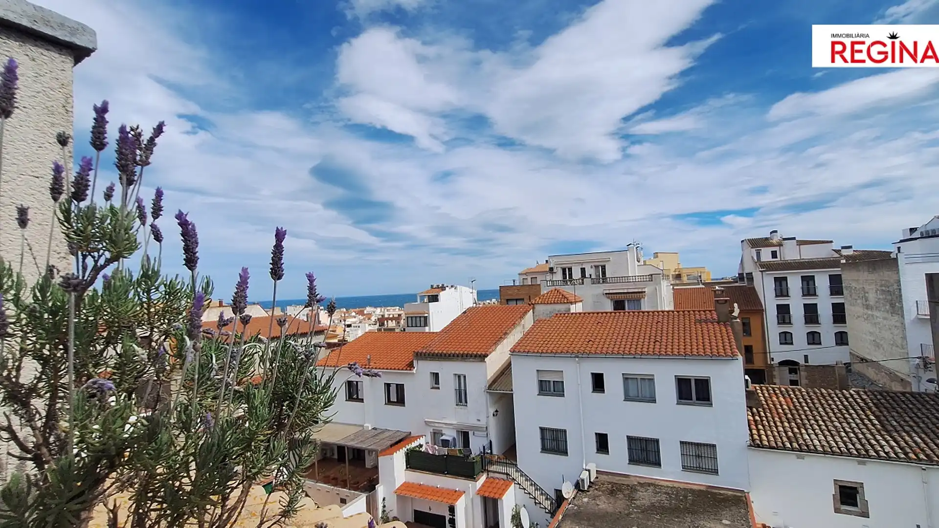 Vista exterior de Ático en venta en L'Escala con Calefacción, Terraza y Amueblado