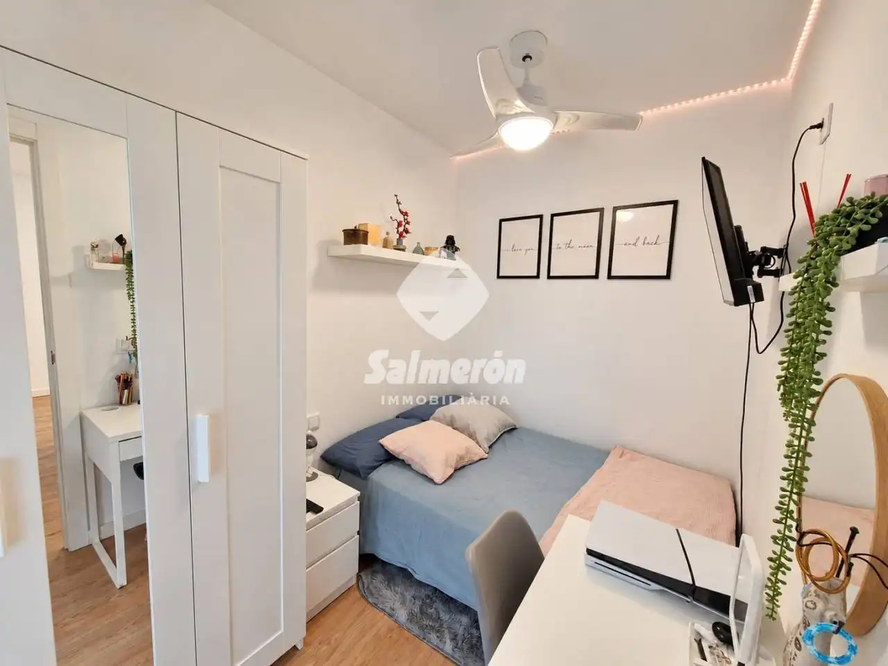 Bedroom of Flat for sale in Centre