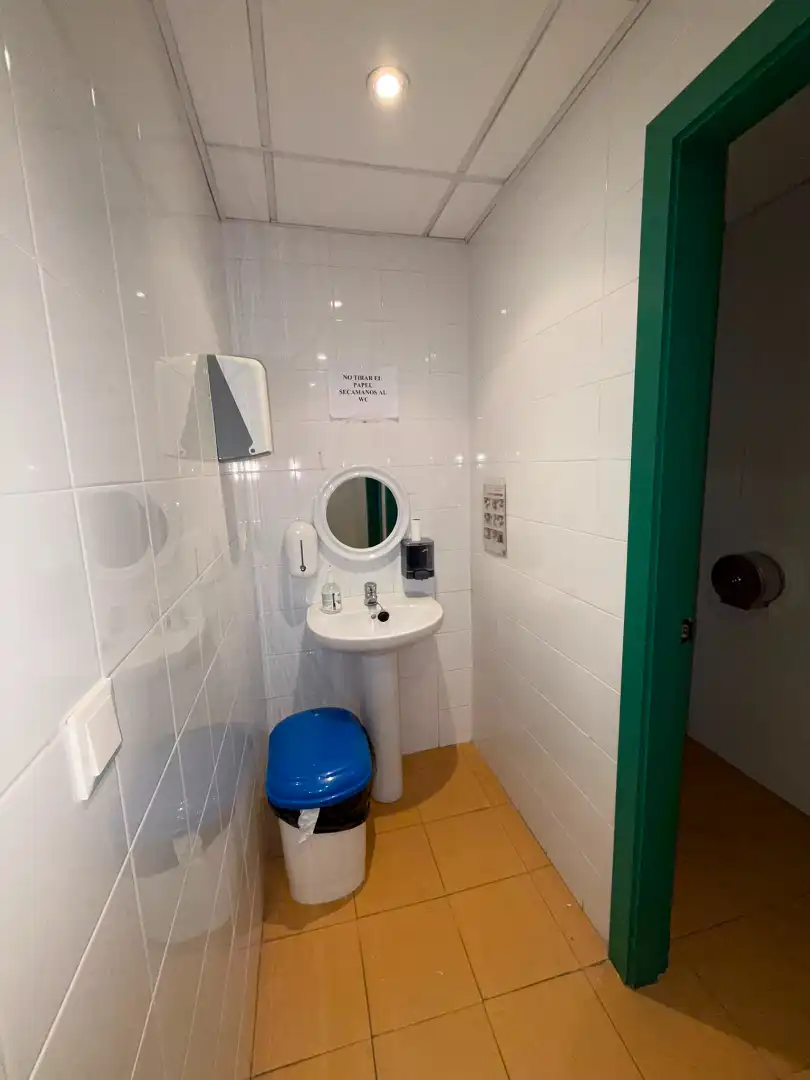 Bany de Local de lloguer en Valladolid amb Aire condicionat