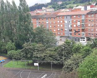 Vista exterior de Pis en venda en Avilés amb Traster i Piscina