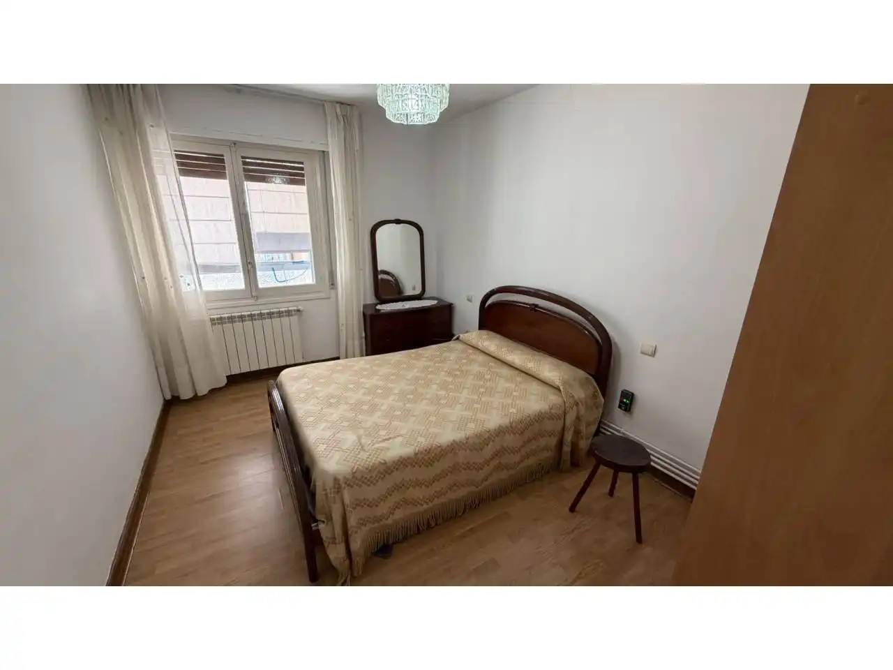 Habitación de Piso en venta en Espinosa de los Monteros con Calefacción, Terraza y Amueblado