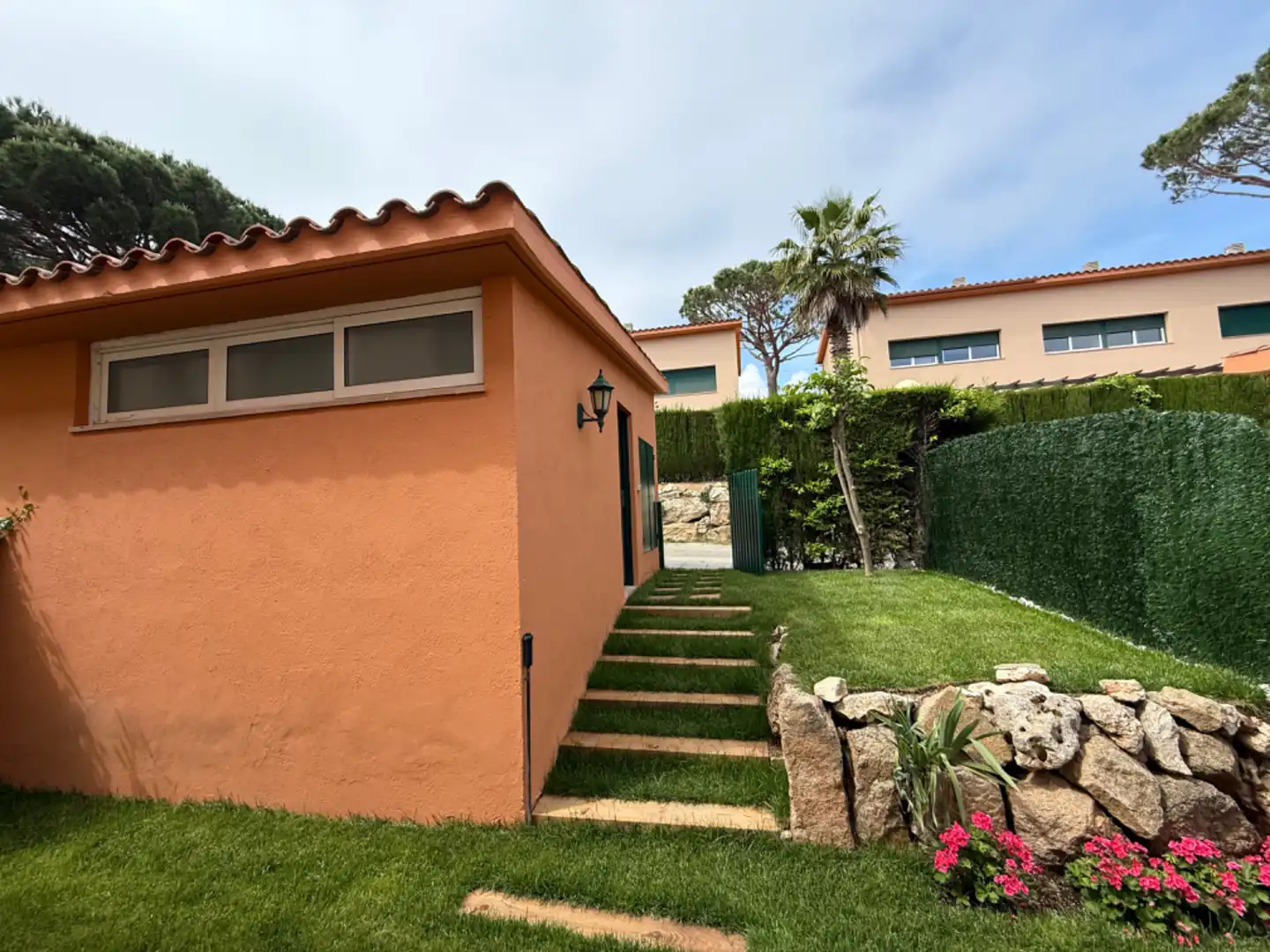 Vista exterior de Casa adosada en venta en Sant Feliu de Guíxols con Jardín privado, Terraza y Balcón
