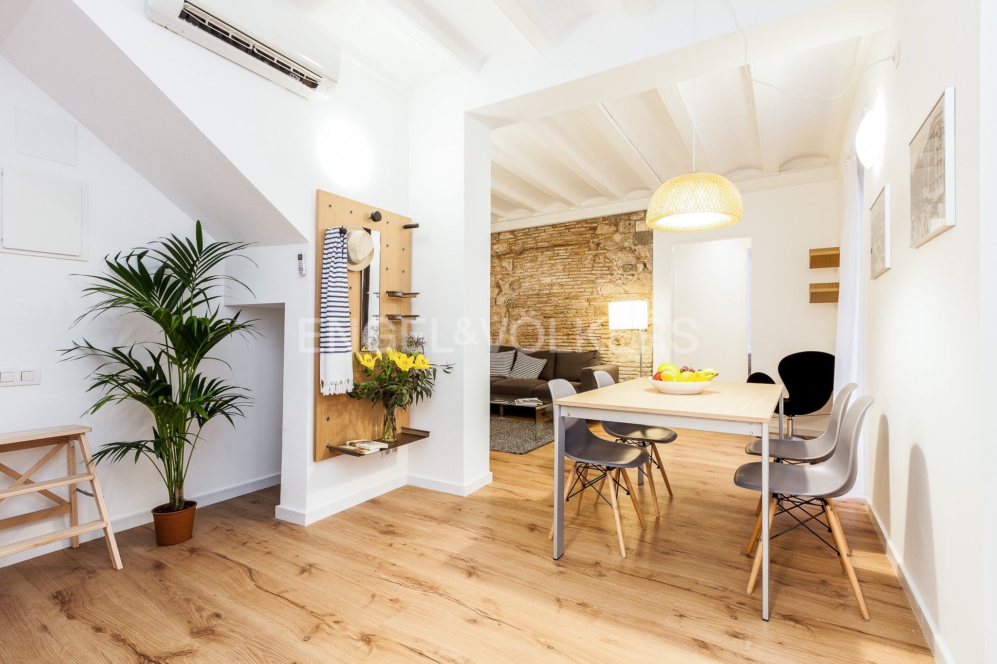 Menjador de Apartament en venda en  Barcelona Capital amb Aire condicionat, Calefacció i Moblat
