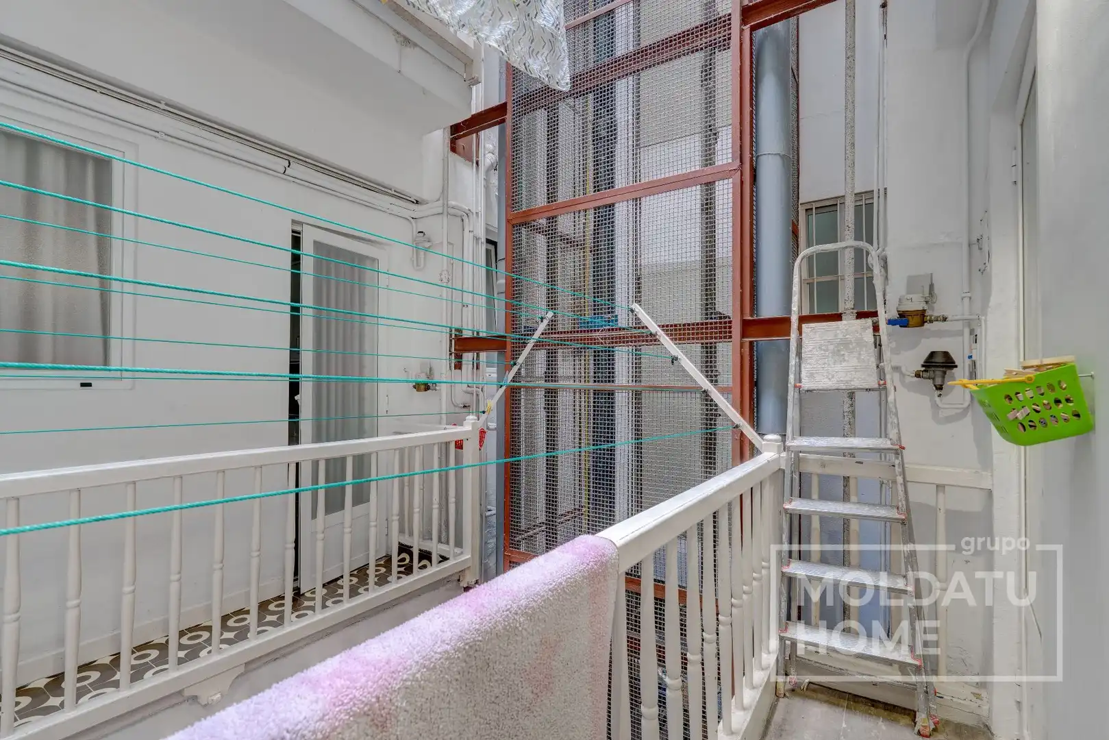 Piso en venta en Irun  con Calefacción, Trastero y Amueblado