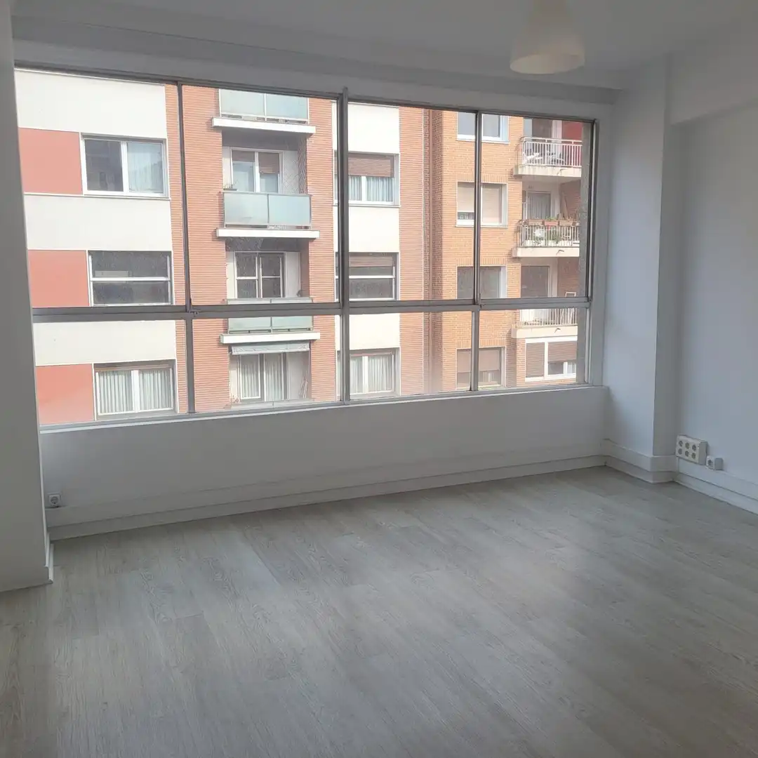 Habitación de Oficina de alquiler en Bilbao 
