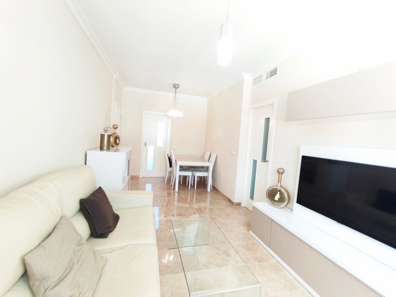 Sala d'estar de Pis en venda en Gibraleón amb Aire condicionat, Traster i Moblat