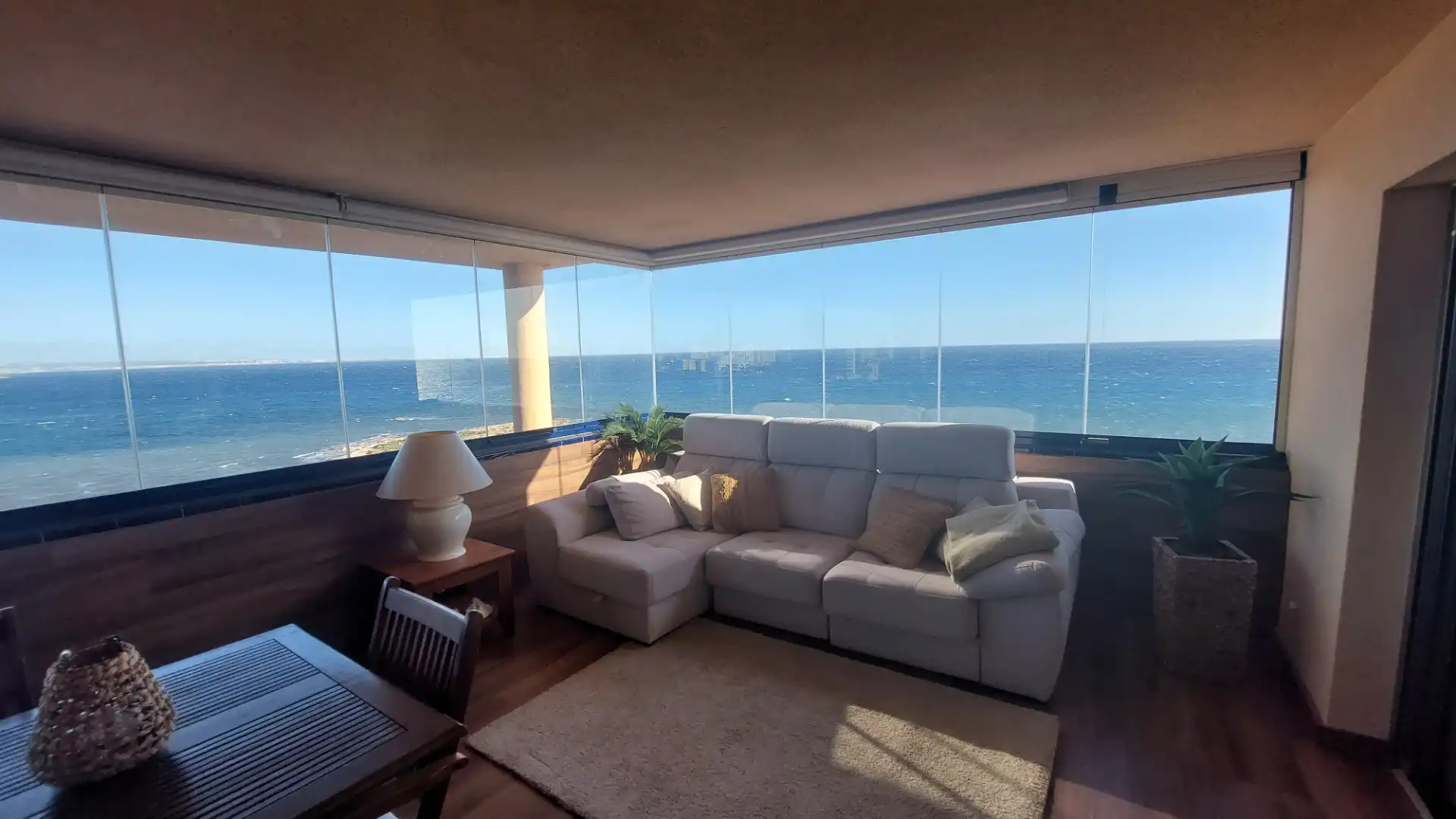 Sala d'estar de Apartament en venda en La Manga del Mar Menor amb Terrassa, Moblat i Forn