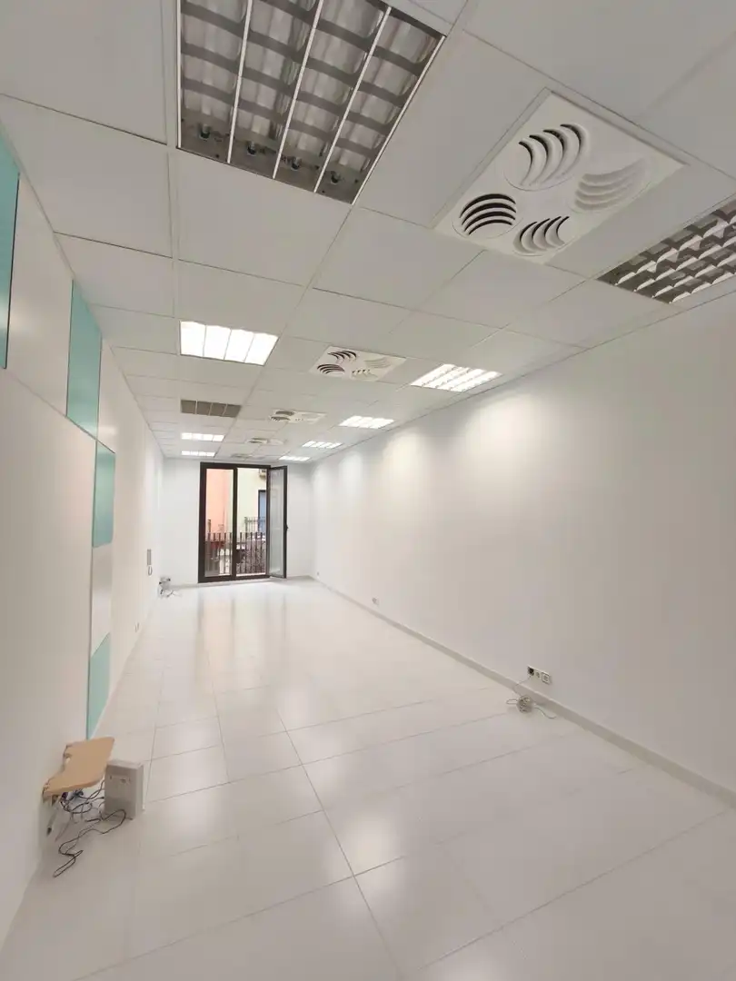 Bureau avec ascenseur à louer à Centre Vila, imagen 6