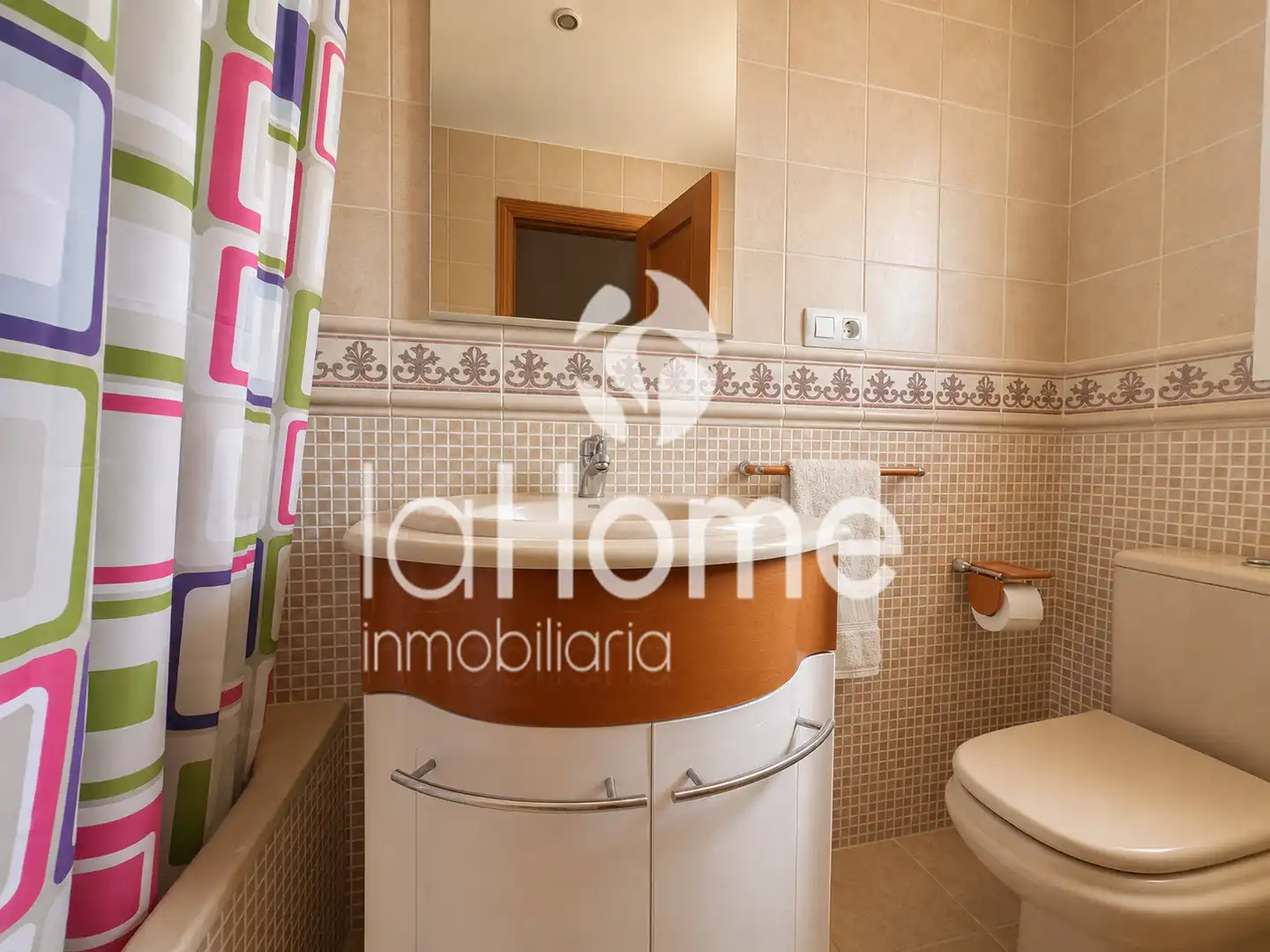 Bathroom of Detached homes for rent in La Pobla de Vallbona  with Air Conditioner, Heating and Private garden