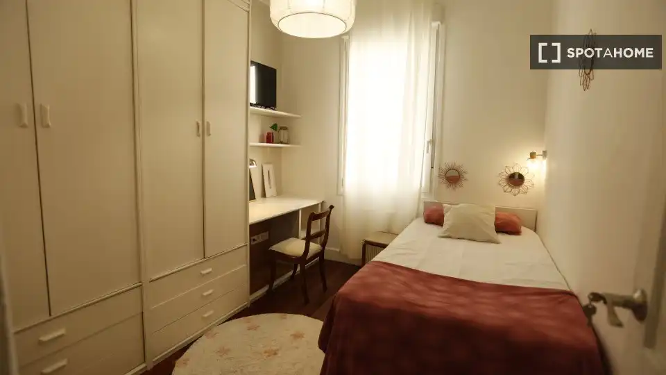 Dormitori de Apartament per a compartir en Bilbao  amb Aire condicionat, Calefacció i Terrassa