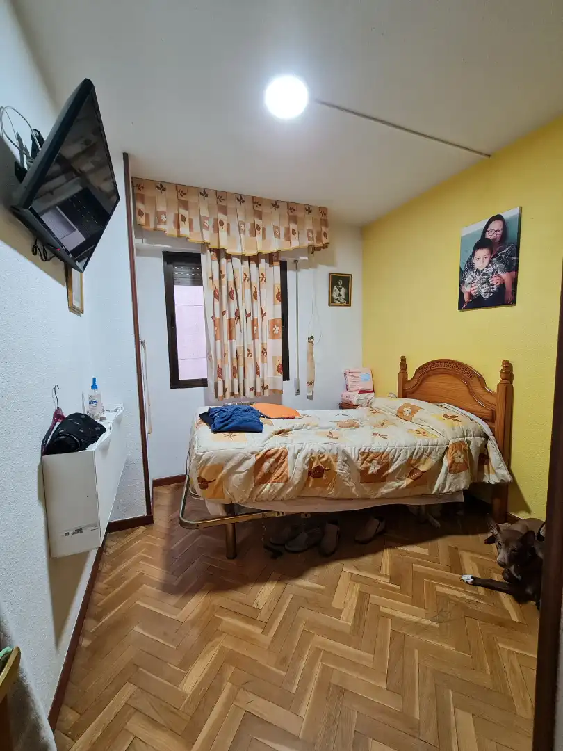 Bedroom of Flat for sale in Fuenlabrada  with Air Conditioner, Heating and Parquet flooring