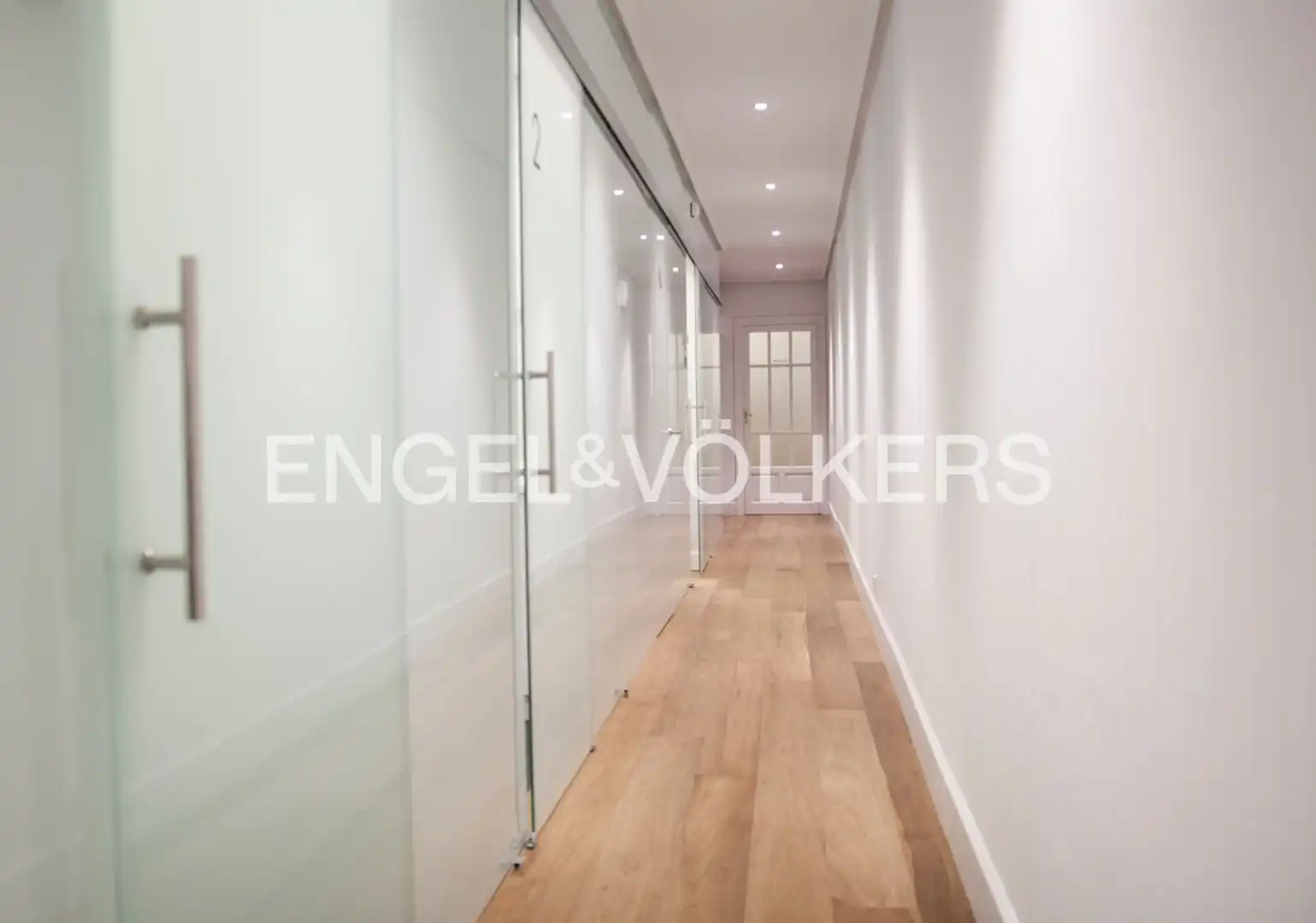 Piso en venta en Madrid con Calefacción, Trastero y Balcón