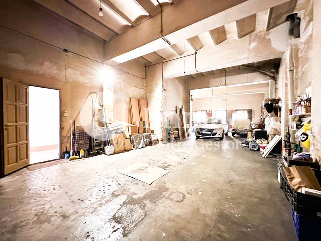 Local comercial en Venta en Carrer Maragall en Instituts - Universitat