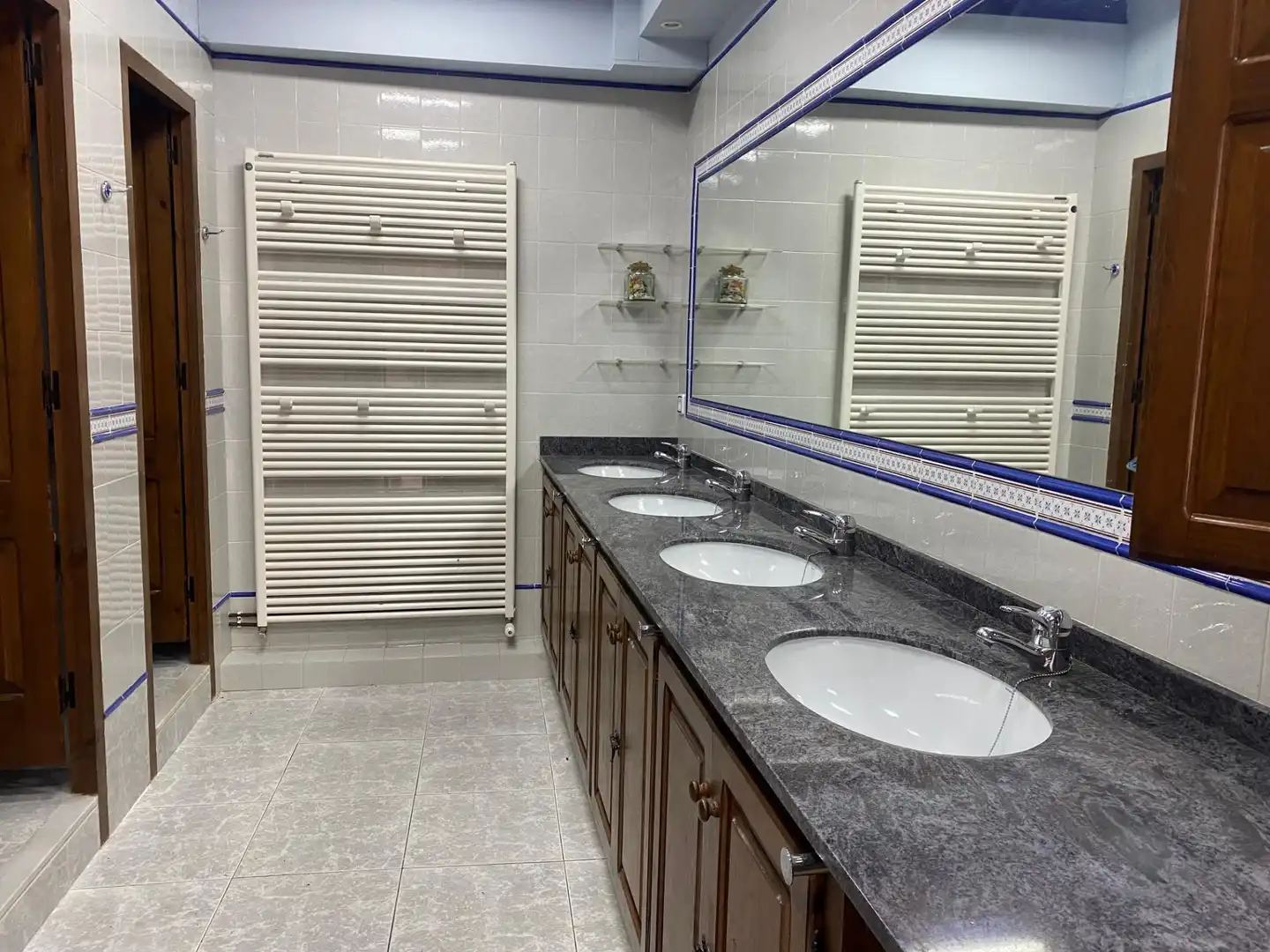 Baño de Finca rústica en venta en La Quar con Calefacción y Jardín privado