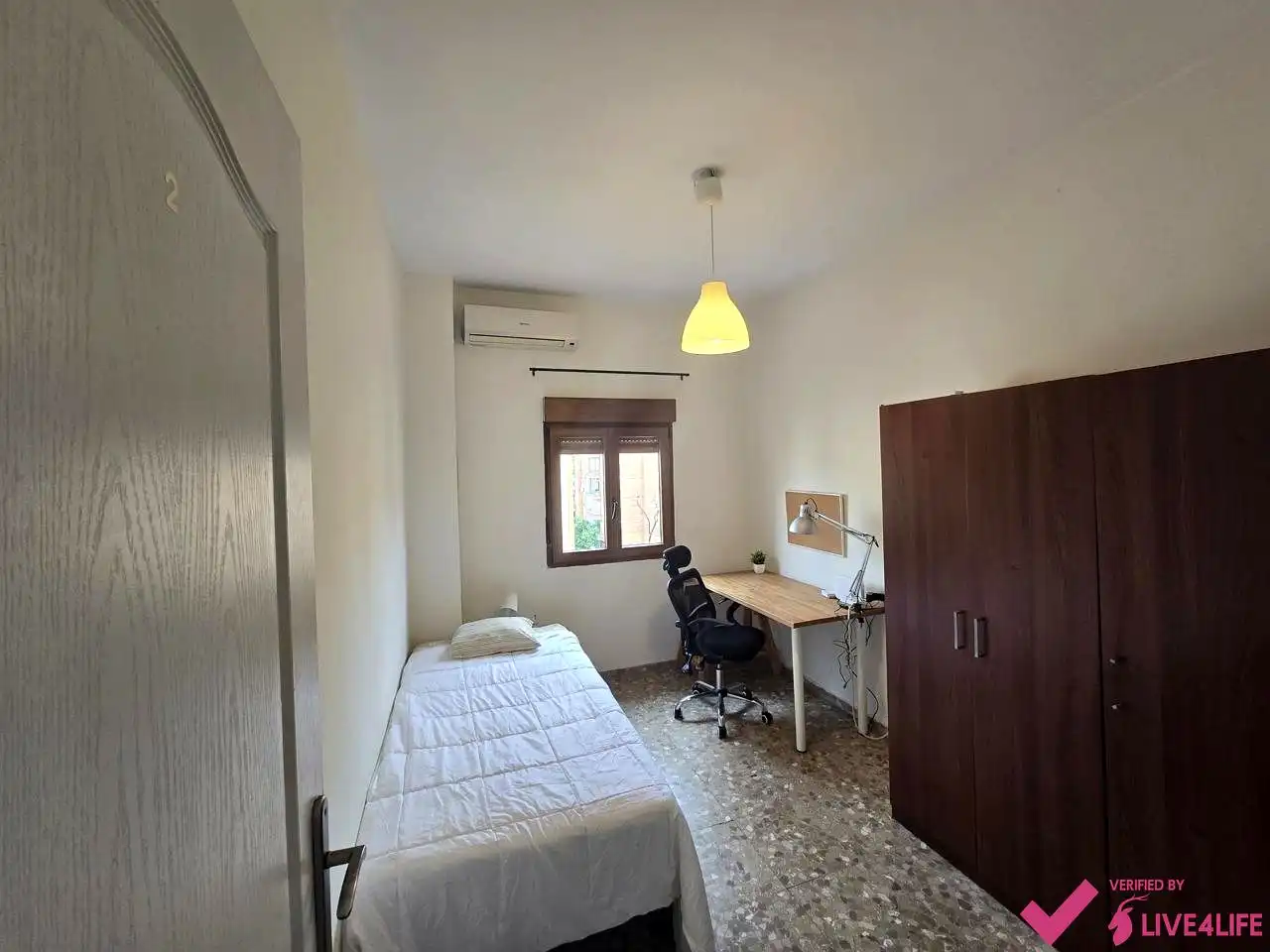 Bedroom of Flat for rent in Sevilla  with Air Conditioner, Terrace and Furnished