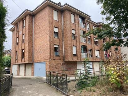 Außenansicht von Wohnung zum verkauf in Los Corrales de Buelna  mit Balkon