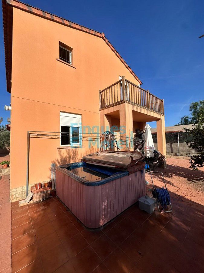 Vista exterior de Casa o xalet en venda en Vilallonga del Camp amb Aire condicionat, Calefacció i Jardí privat