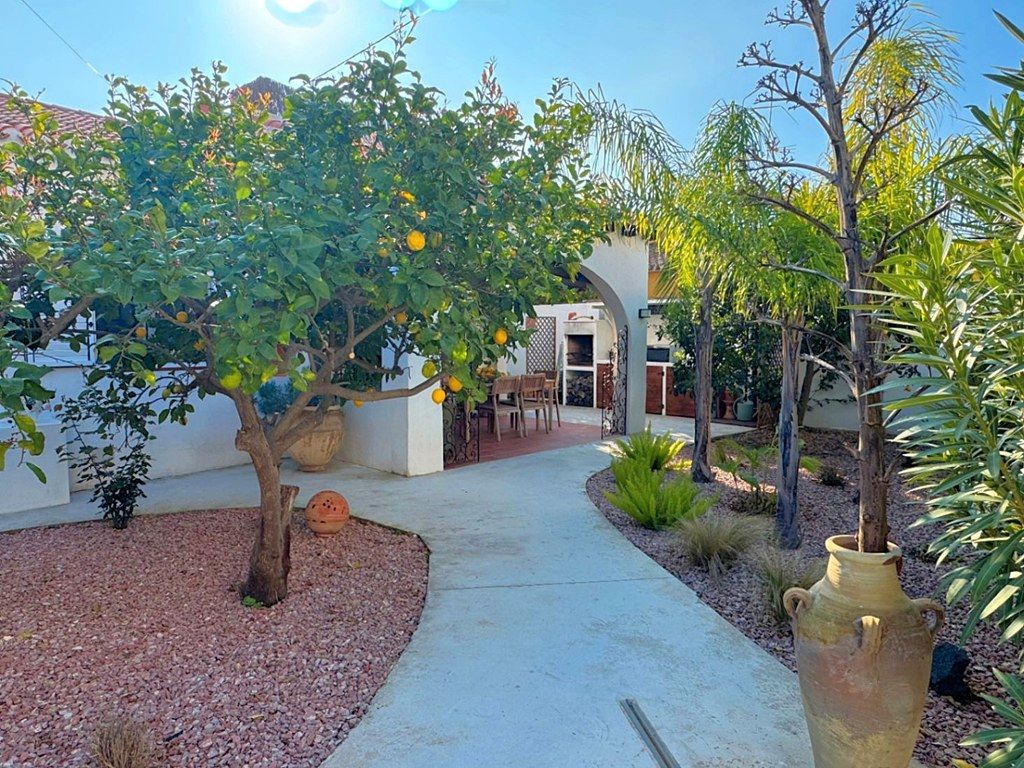 Garden of House or chalet for sale in Dénia  with Air Conditioner, Heating and Private garden