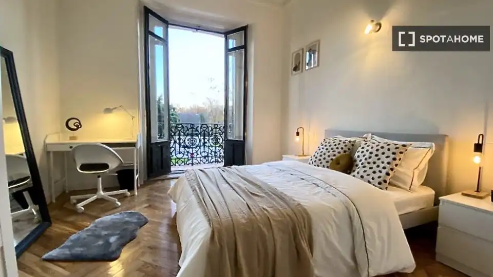 Bedroom of Flat for share in Madrid  with Air Conditioner, Heating and Furnished