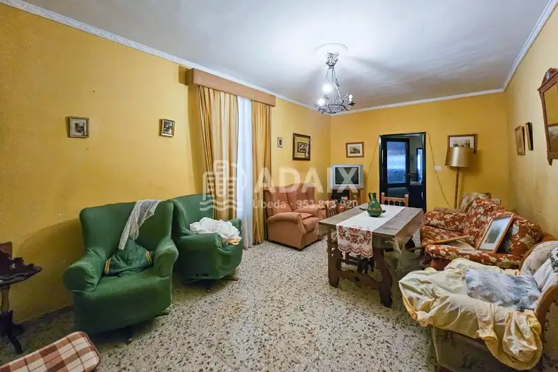 Sala de estar de Casa o chalet en venta en Úbeda con Terraza, Trastero y Balcón