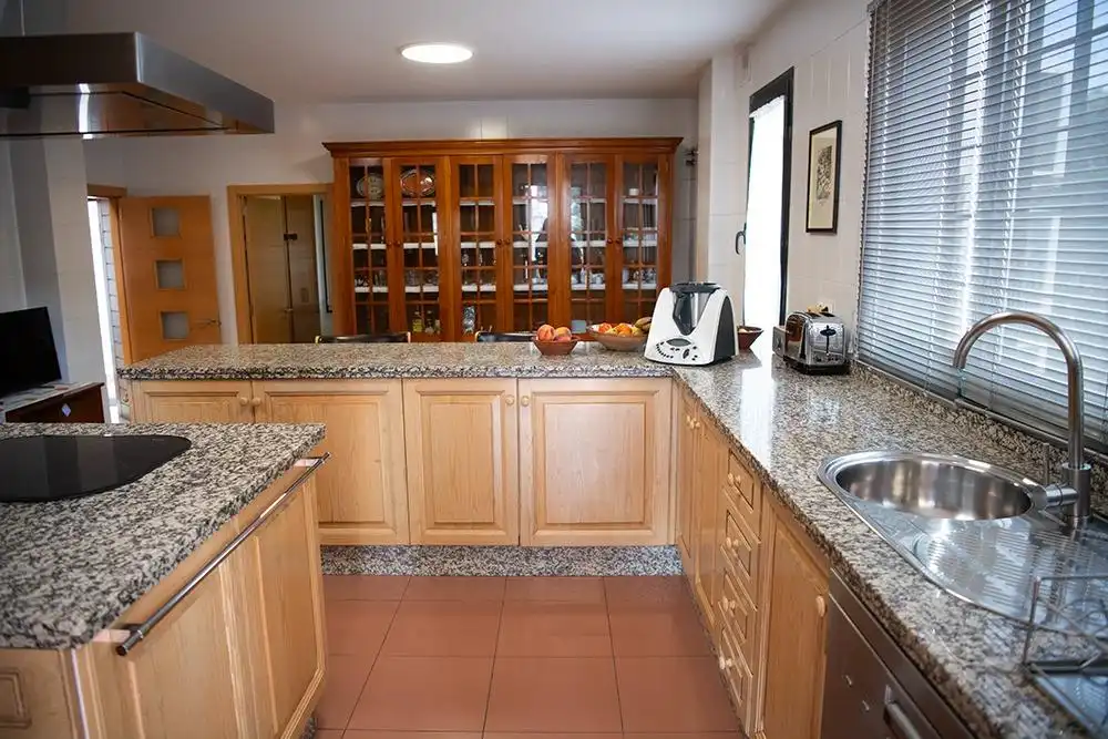 Cocina de Casa o chalet en venta en Bormujos con Aire acondicionado, Calefacción y Jardín privado