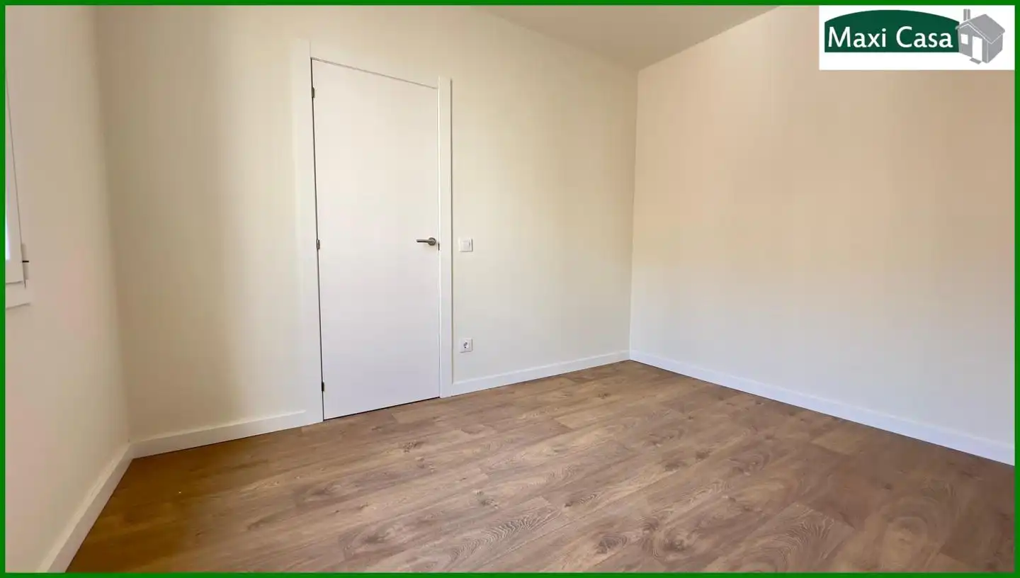 Piso con ascensor en venta en calle del Canigó, imagen 3