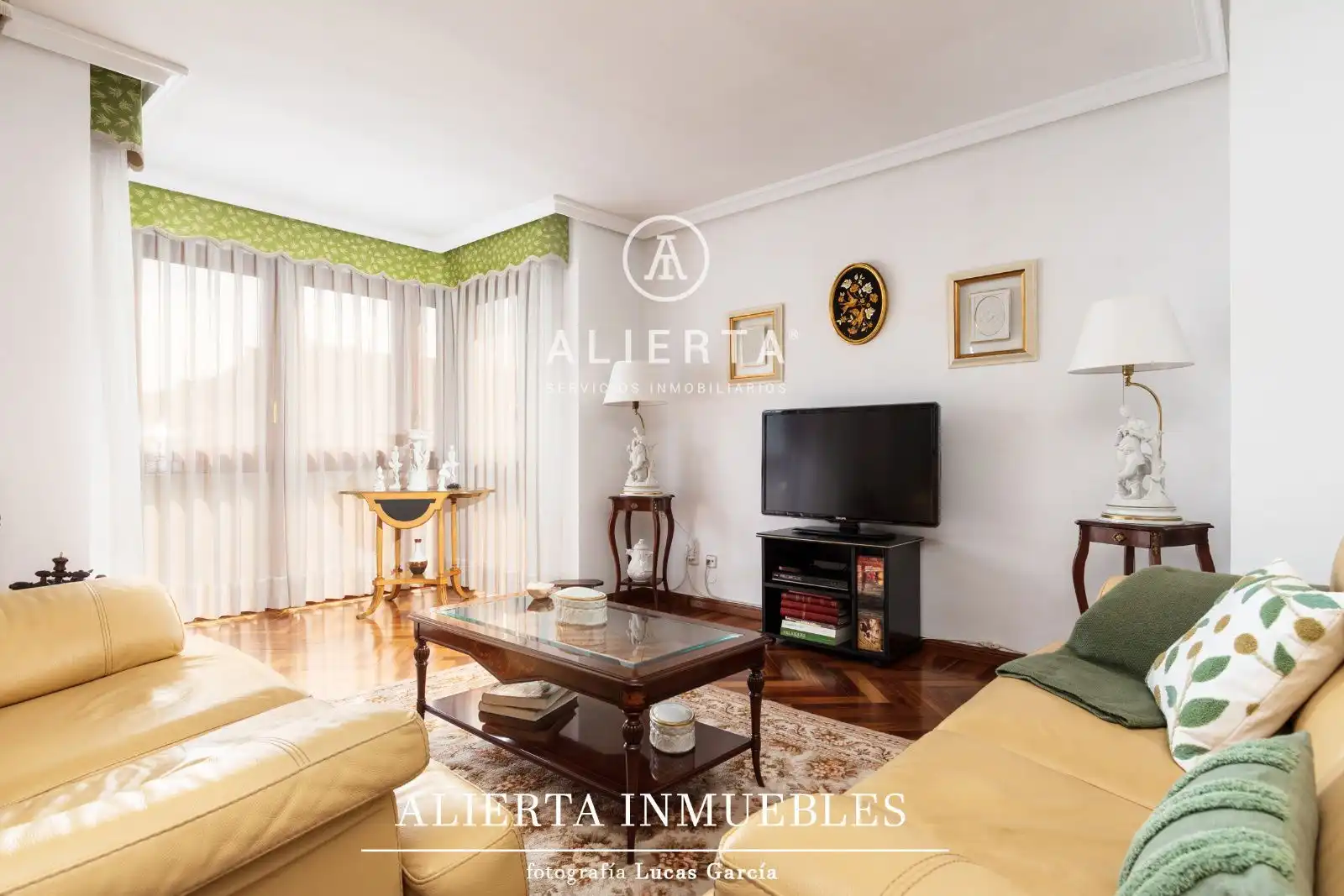 Living room of Flat for sale in Zaragoza  with Air Conditioner, Heating and Terrace