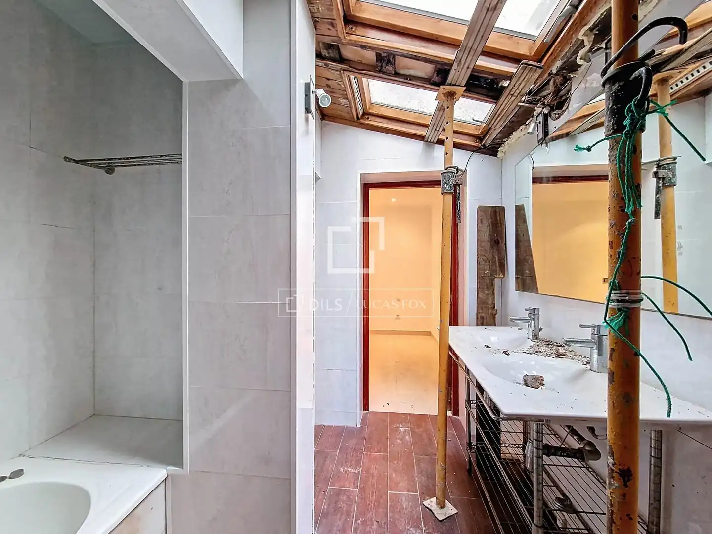 Bathroom of Flat for sale in Vilanova i la Geltrú  with Air Conditioner and Heating
