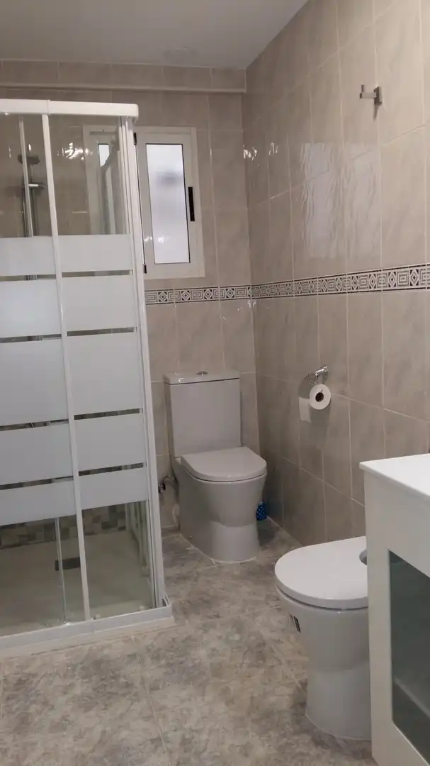 Bany de Pis de lloguer en Valencia amb Terrassa, Moblat i Balcó