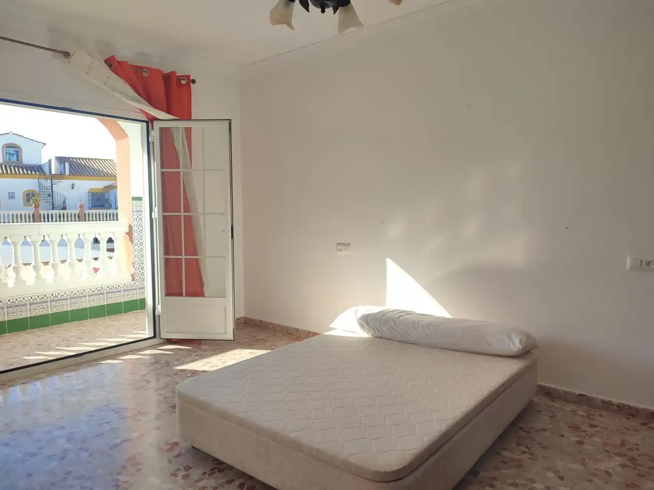 Dormitori de Casa adosada en venda en Chiclana de la Frontera amb Aire condicionat, Terrassa i Traster