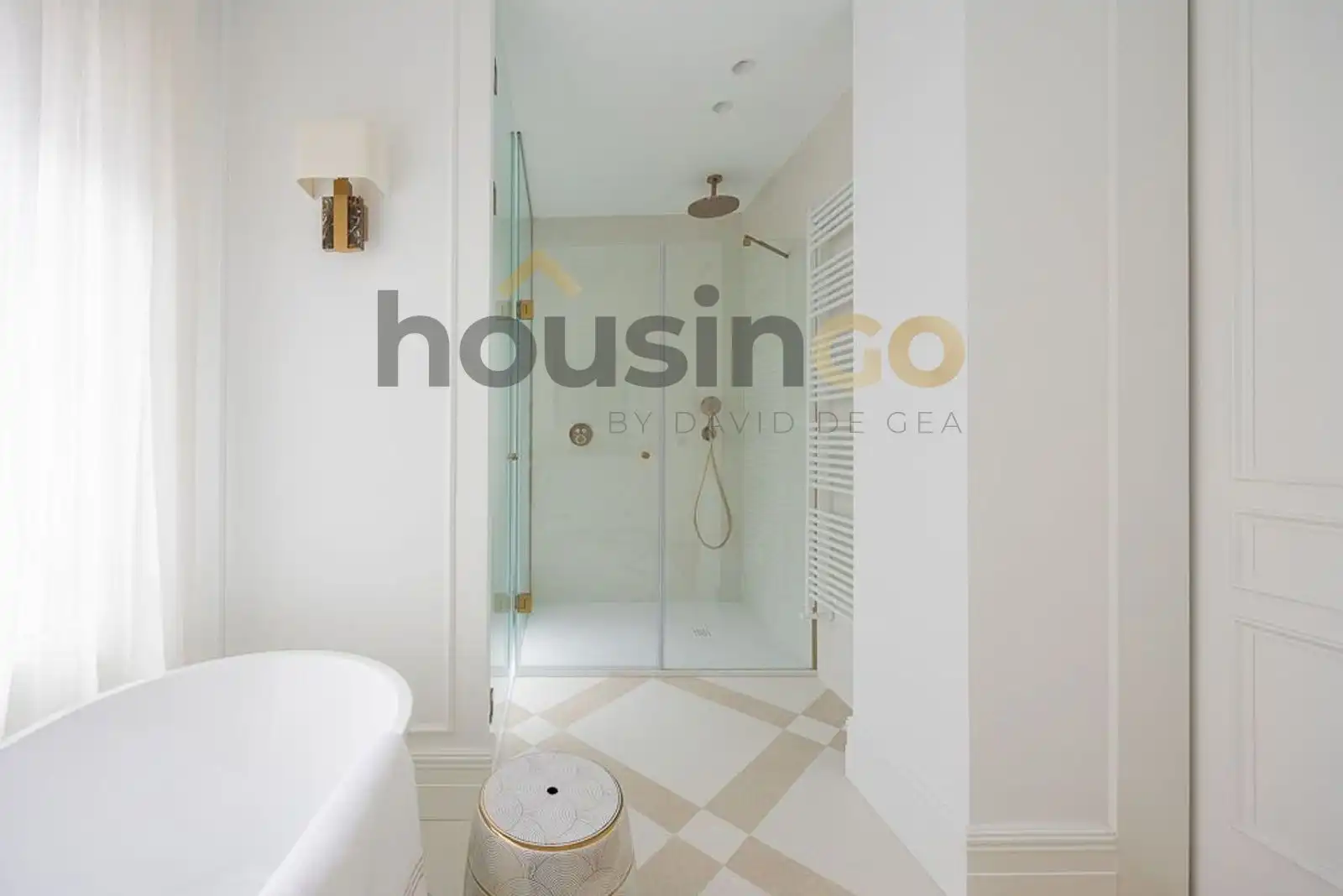 Bathroom of Flat for sale in Madrid  with Air Conditioner, Heating and Parquet flooring