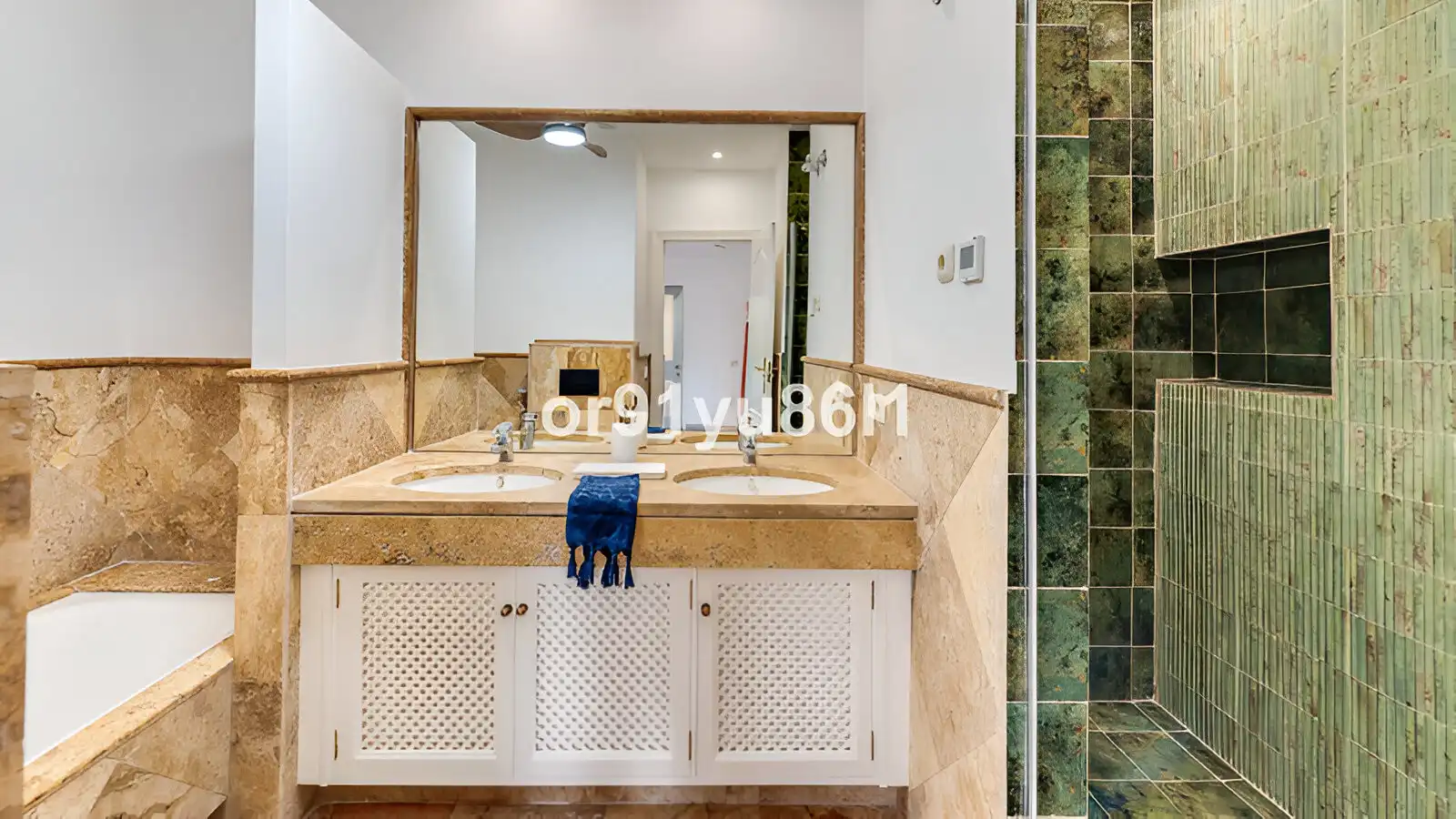 Baño de Casa adosada en venta en Istán con Aire acondicionado, Calefacción y Jardín privado