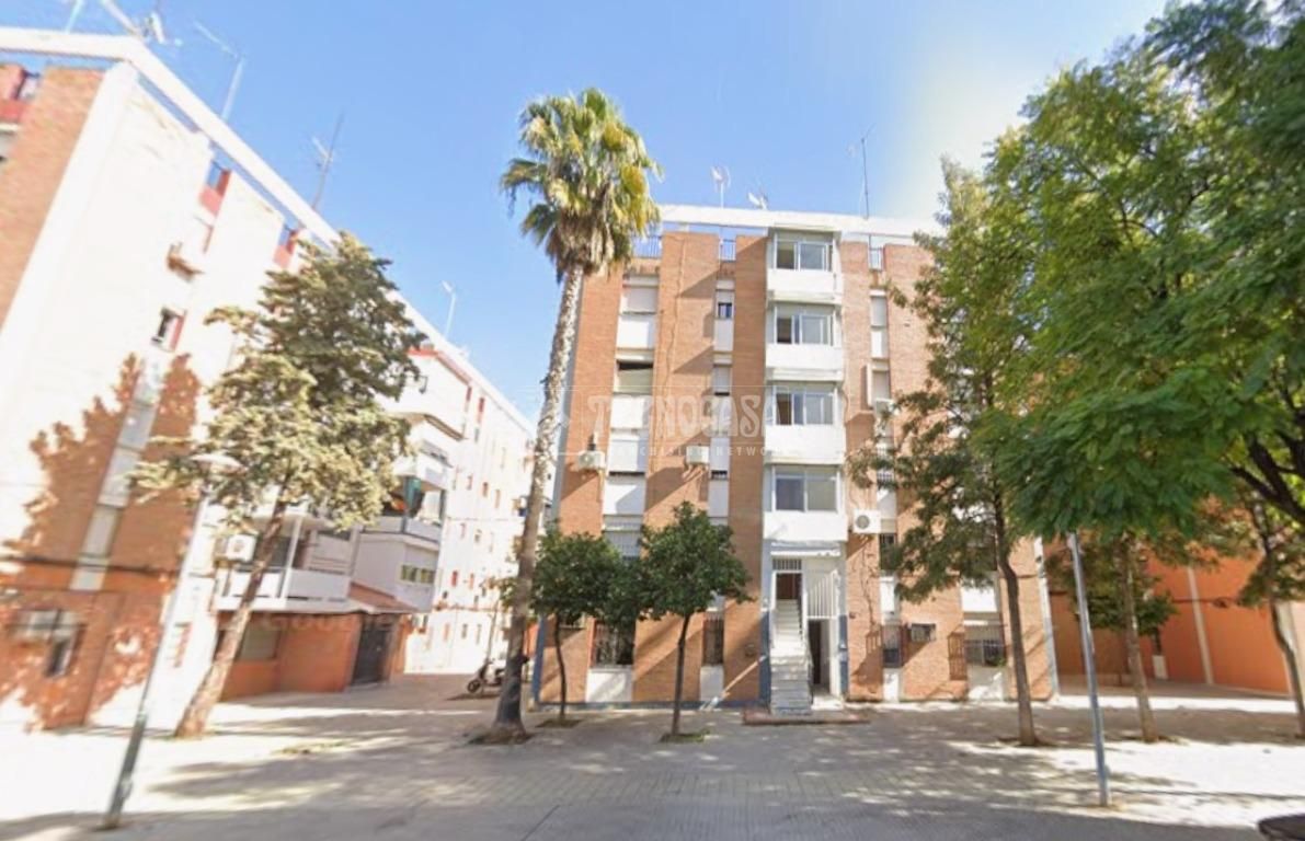 Exterior view of Flat for sale in  Sevilla Capital  with Air Conditioner and Heating