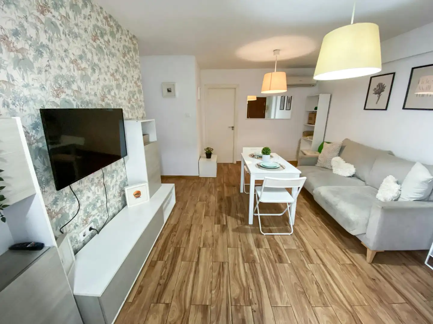 Living room of Flat for share in Sevilla  with Air Conditioner, Furnished and Washing machine