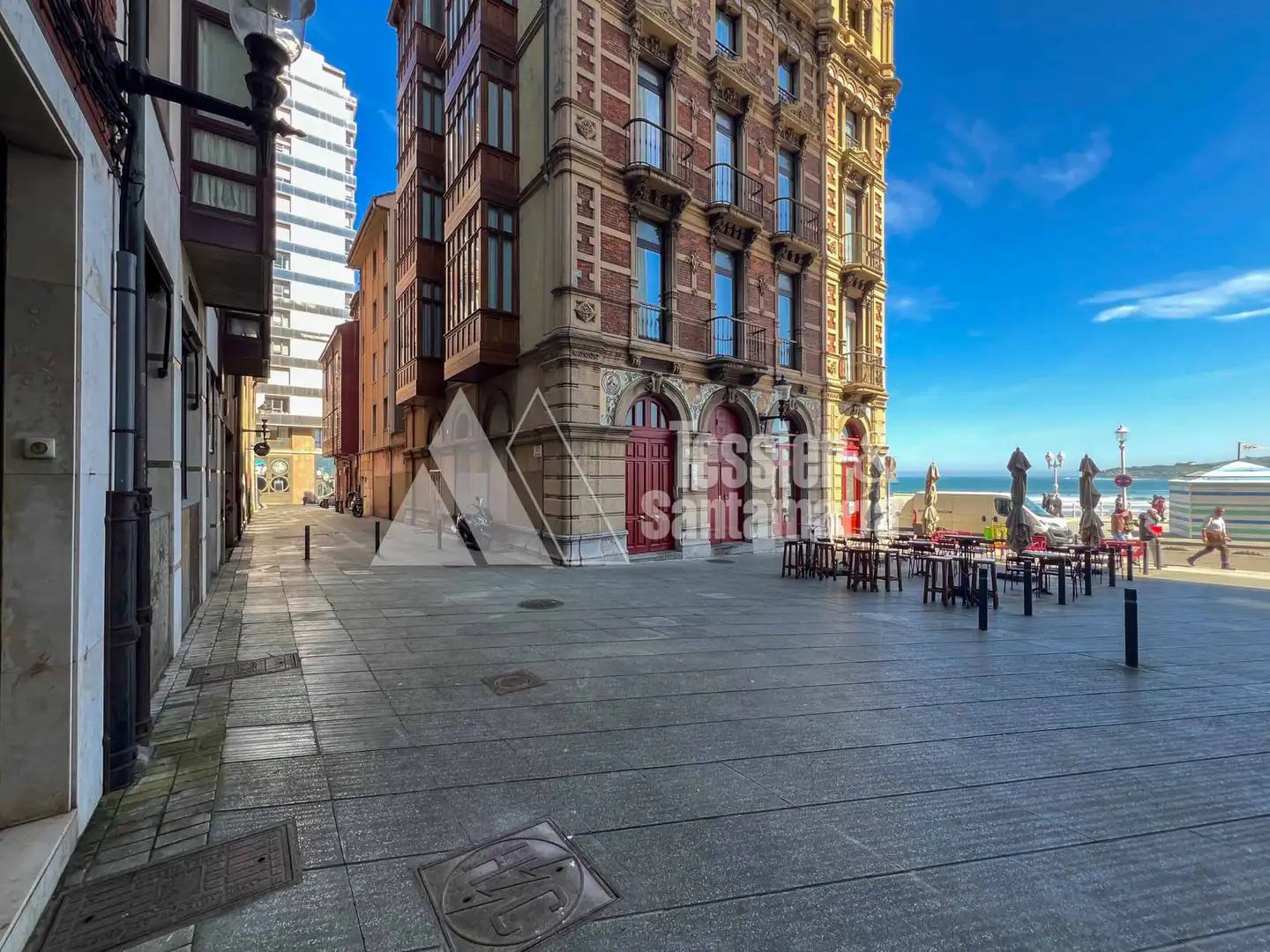 Vista exterior de Local en venta en Gijón 