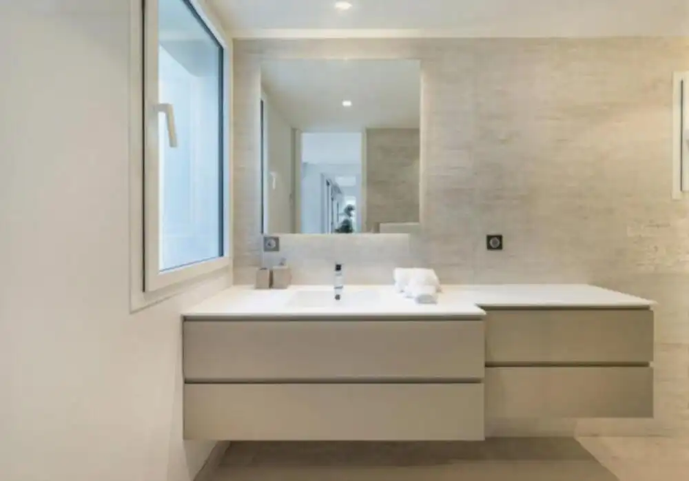 Bany de Apartament de lloguer en Milla de Oro