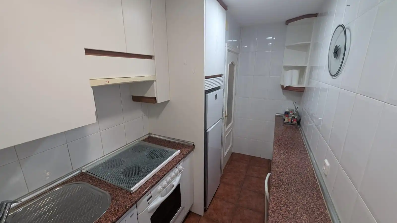 Cuina de Pis de lloguer en Madrid amb Aire condicionat, Calefacció i Moblat