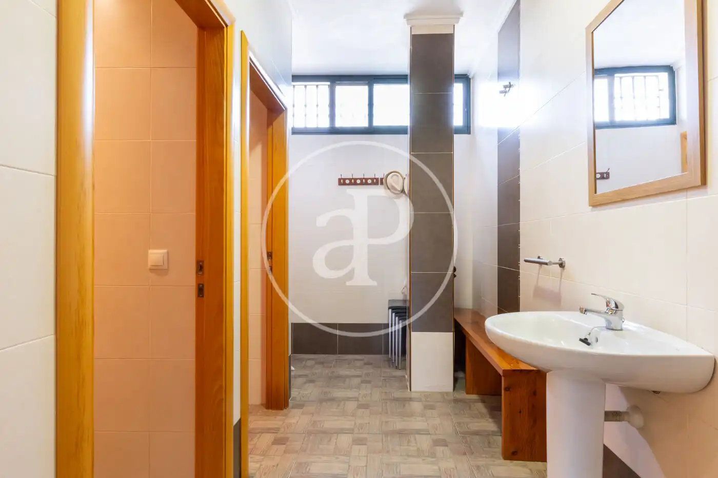 Baño de Finca rústica en venta en Torrent con Aire acondicionado, Calefacción y Jardín privado